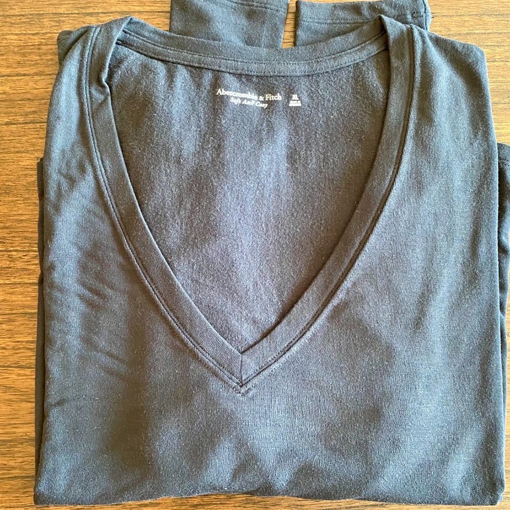 NWT Abercrombie V-Neck Cropped Longsleeve